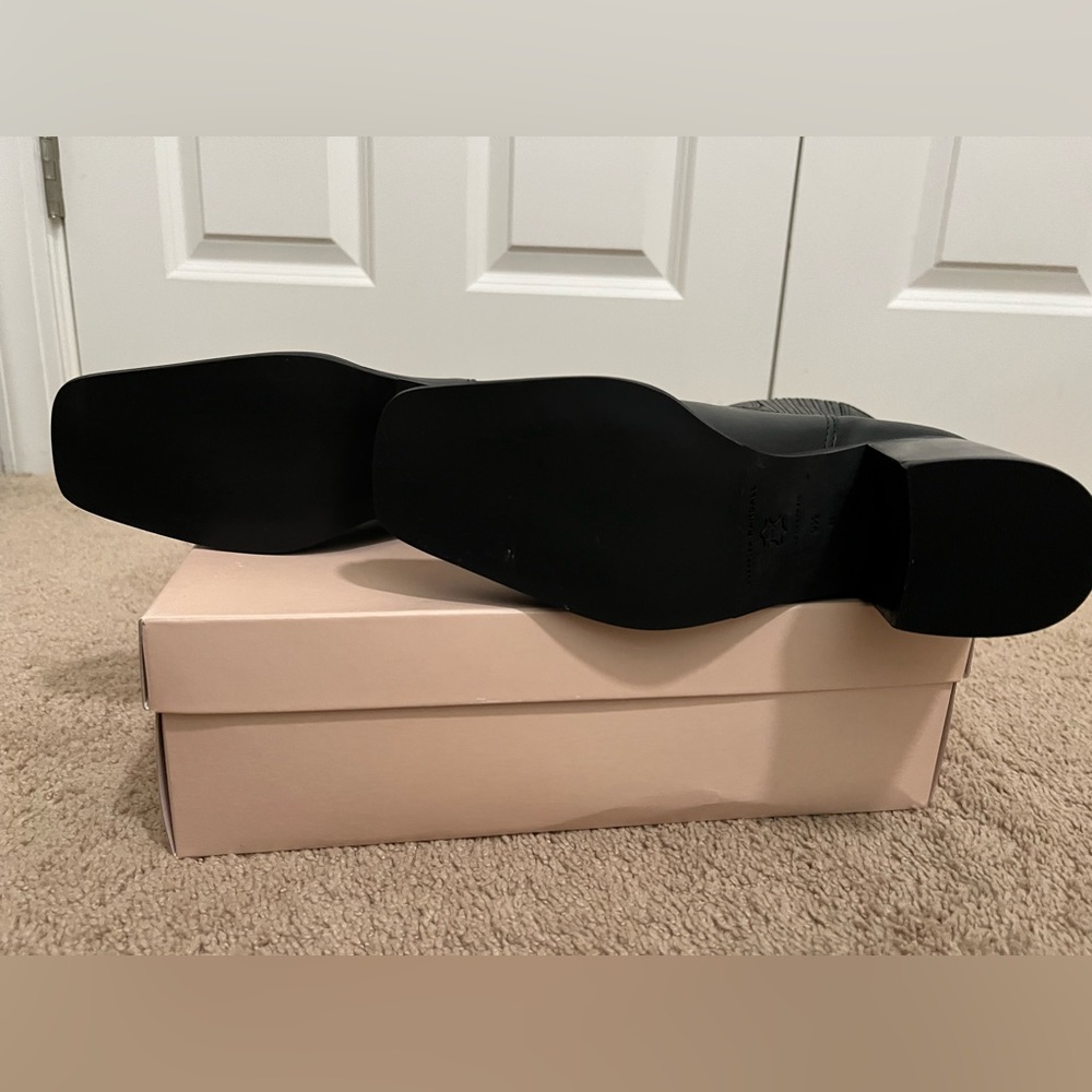 Loeffler Randall Arianna Boots size 9.5 NIB (REPAIR NEEDED) - Picture 2 of 9